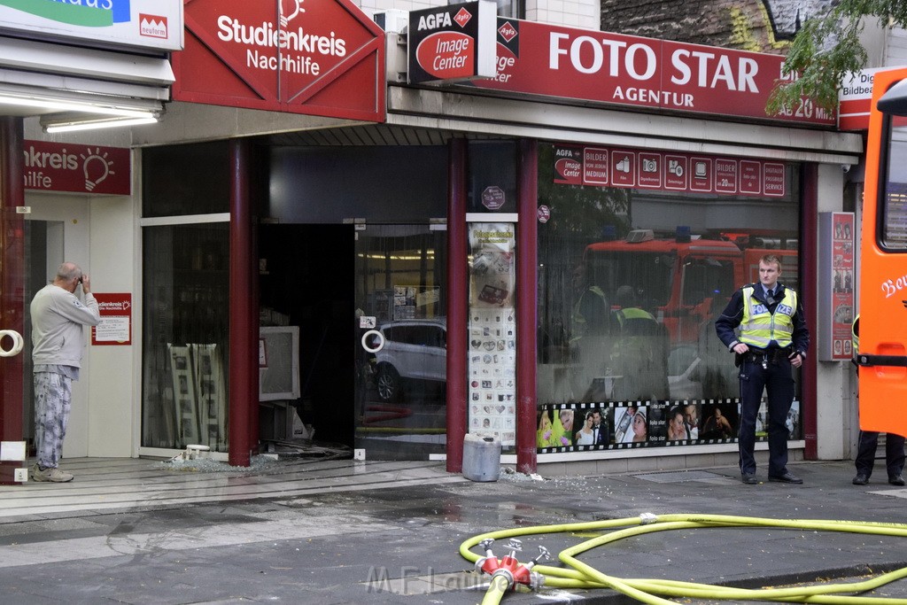 Feuer 2 Koeln Nippes Neusserstr P260.JPG - Miklos Laubert